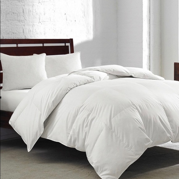 Royal luxe goose down comforter queen